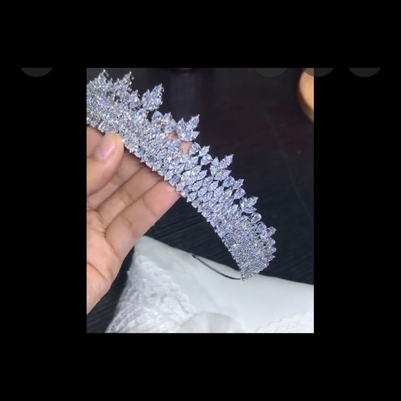 Tiara / bridal crown brand new AAA zirconia - Picture 3 of 4